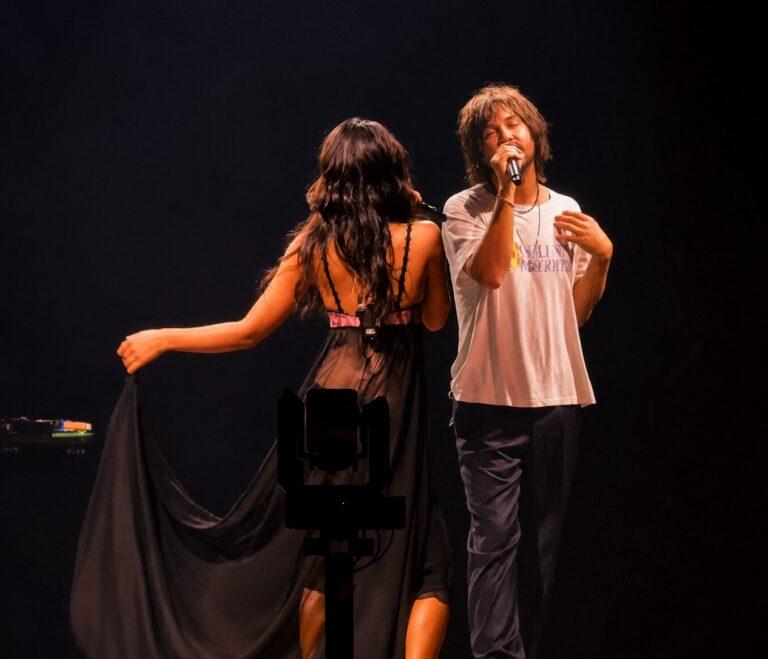 Tame Impala e Jennie finalmente cantam o hit “Dracula” juntos ao vivo
