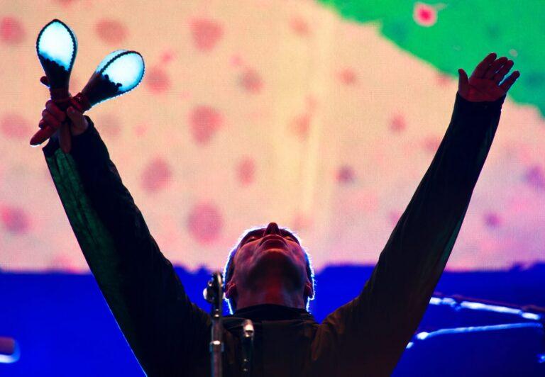 Documentário do reencontro do Oasis estreia mundialmente no Festival de Veneza
