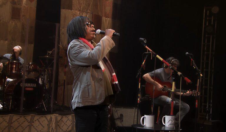 Milton Nascimento é internado para tratar pneumonia; equipe informa quadro estável