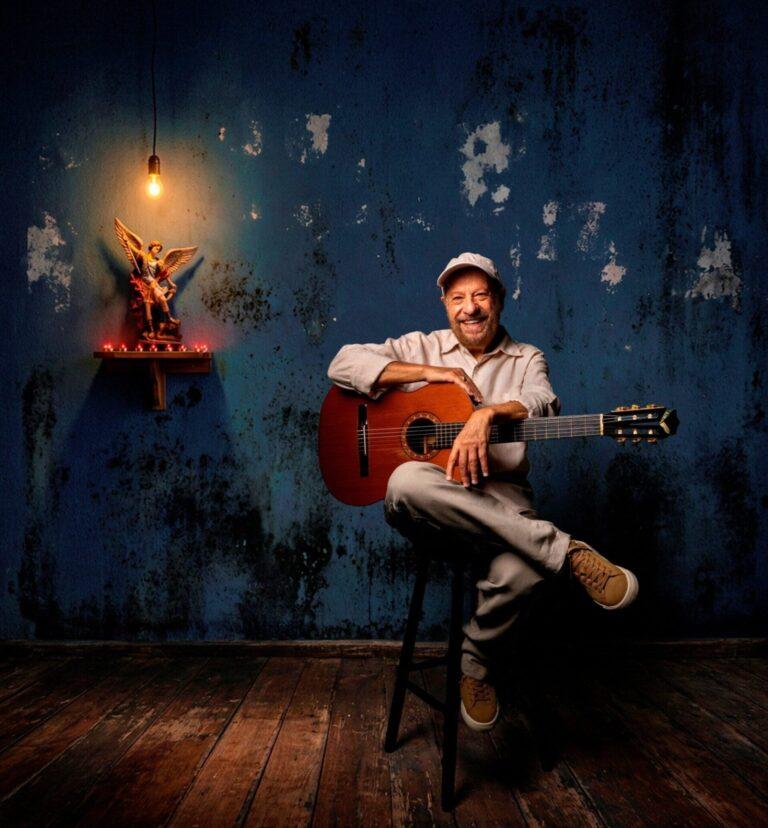 João Bosco traz turnê de 80 anos a Curitiba com show no Teatro Guaíra
