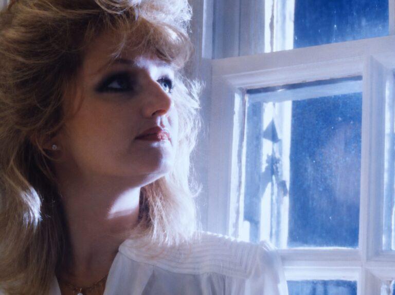 Bonnie Tyler morre aos 75 anos; voz de “Total Eclipse of the Heart” marcou a história do rock e do pop