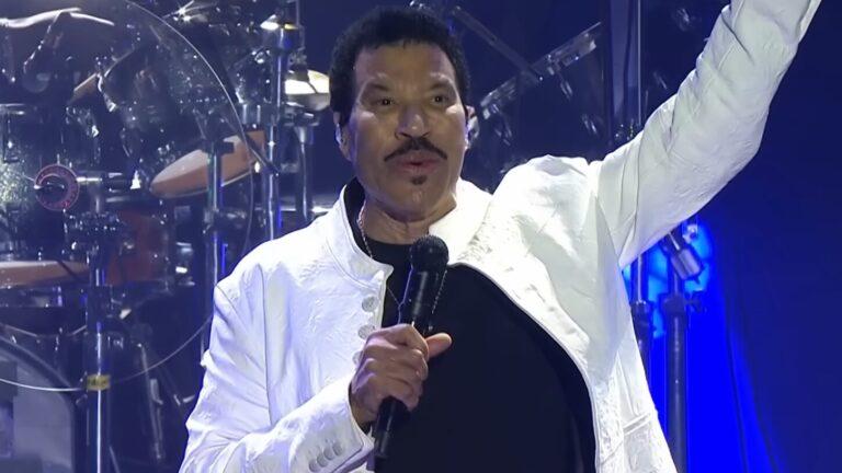 Lionel Richie anuncia show em São Paulo e traz turnê de sucessos ao Brasil em dezembro