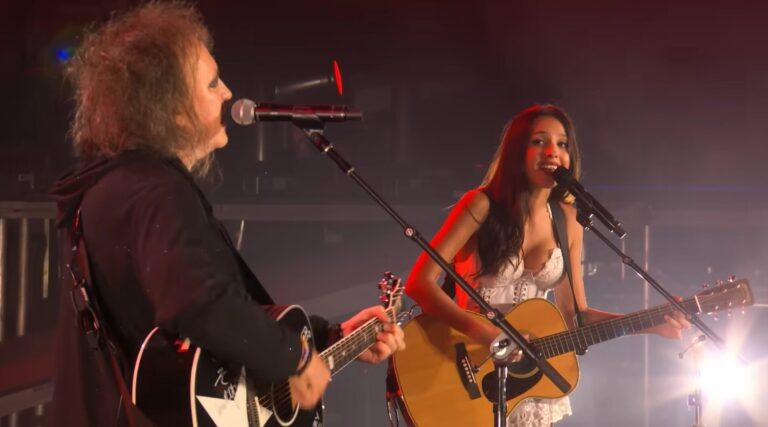 Mãe de Olivia Rodrigo trocou show da filha para assistir ao Korn em festival