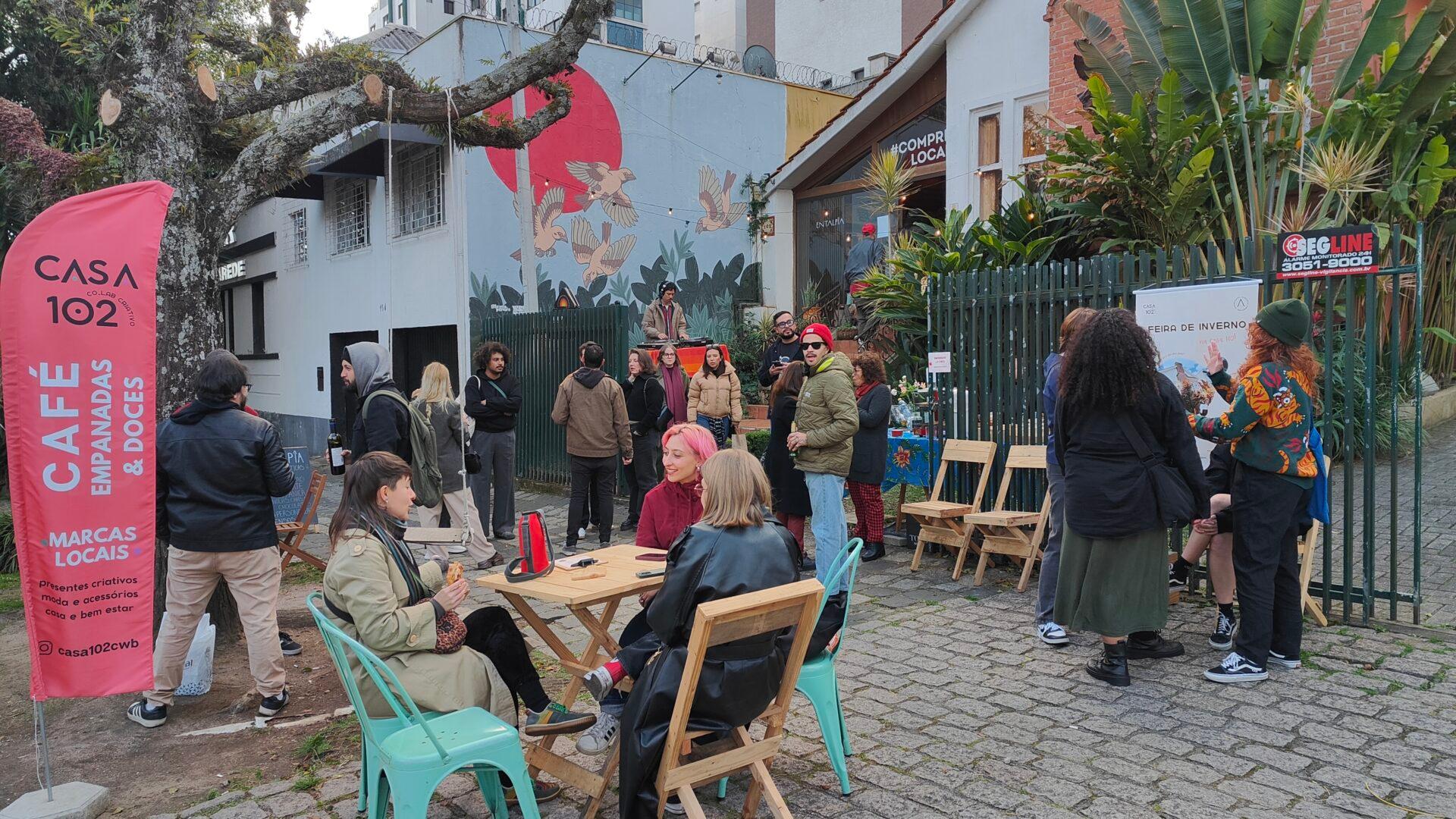 Feira da Casa 102 reúne gastronomia, marcas autorais e opções de presentes para o Dia dos Namorados em Curitiba