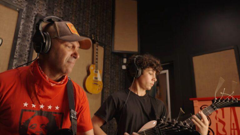 Tom Morello lança “Adjourn It” com Serj Tankian e participação do filho Roman Morello