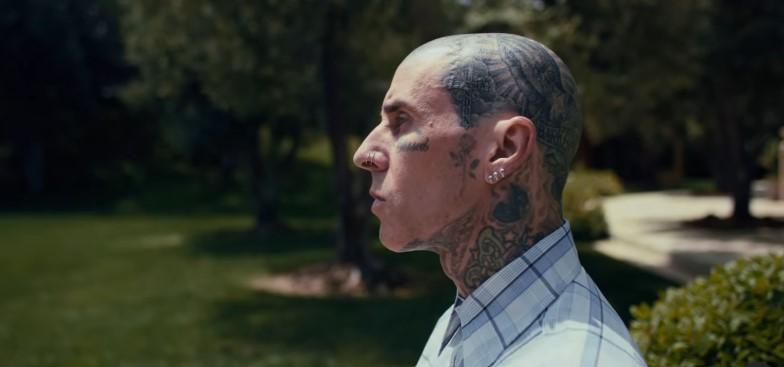 Travis Barker terá documentário sobre acidente aéreo, trauma e reconstrução da própria vida