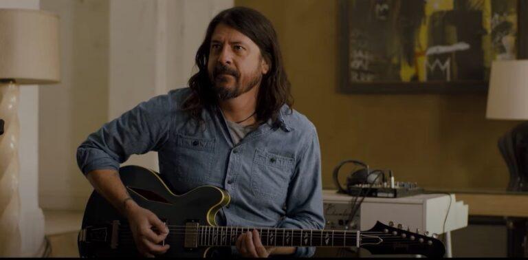Foo Fighters anunciam nova fase com clipe, turnê global e álbum fresquinho