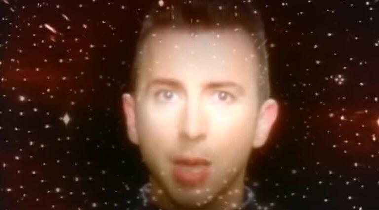 Soft Cell lança novo single após morte de Dave Ball e revisita clássico dos anos 80