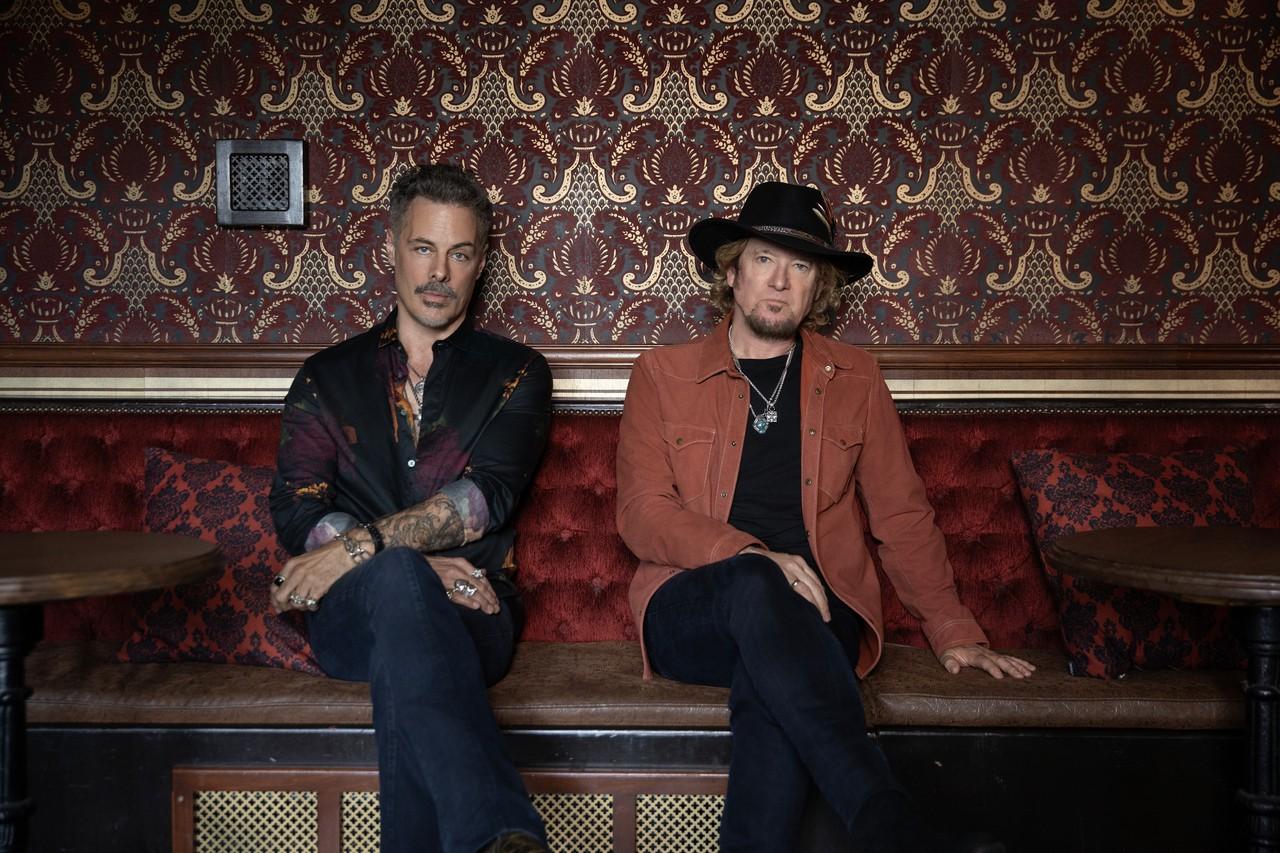 Smith/Kotzen trazem turnê “Black Light / White Noise” a Curitiba em noite única