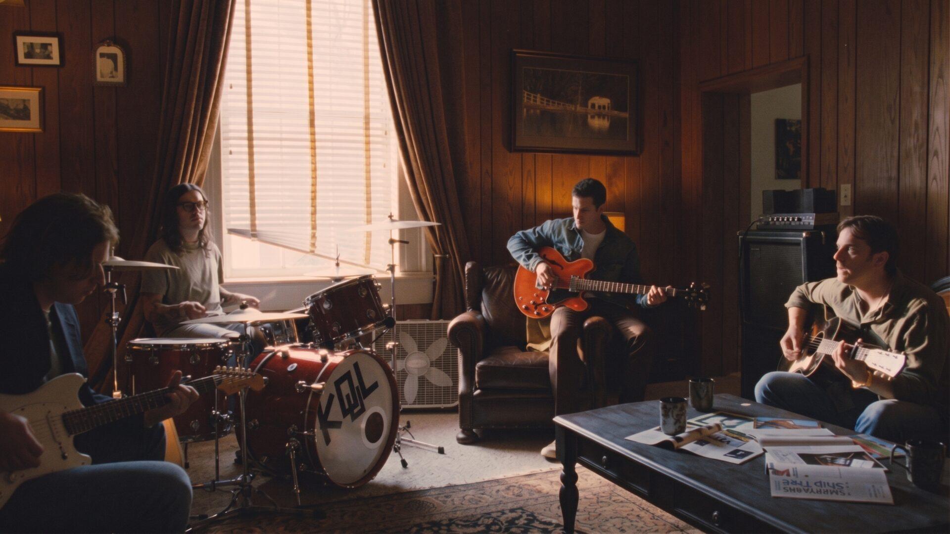 Kings of Leon anuncia novo álbum e resgata clima intimista em novo single “My Whole World”