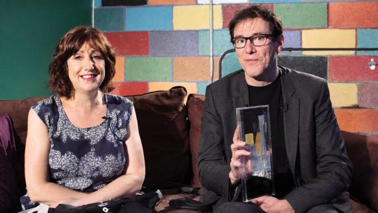 New Order se explica após confusão e confirma que Gillian Gilbert, e não Stephen Morris, está enfrentando câncer