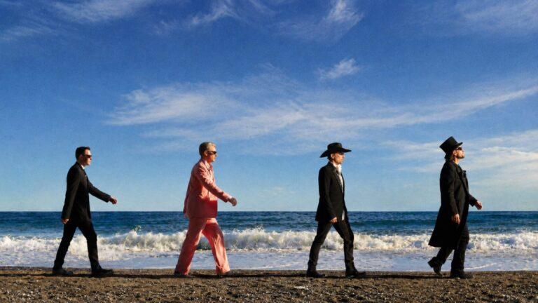 U2 anuncia novo álbum “Carnaval De Luz” com última gravação de Dolly Parton e lança “Silencio”