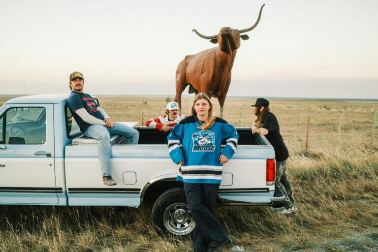 Dexter and The Moonrocks lança novo álbum “Friends That I Don’t Like” com o grunge do oeste do Texas dentro da Billboard Hot 100