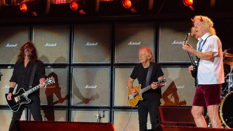 Dave Grohl toca “Highway to Hell” com o AC/DC no último show da turnê