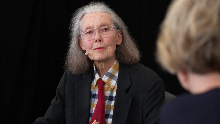 Dez anos depois de Bob Dylan, Anne Carson vence o Nobel de Literatura