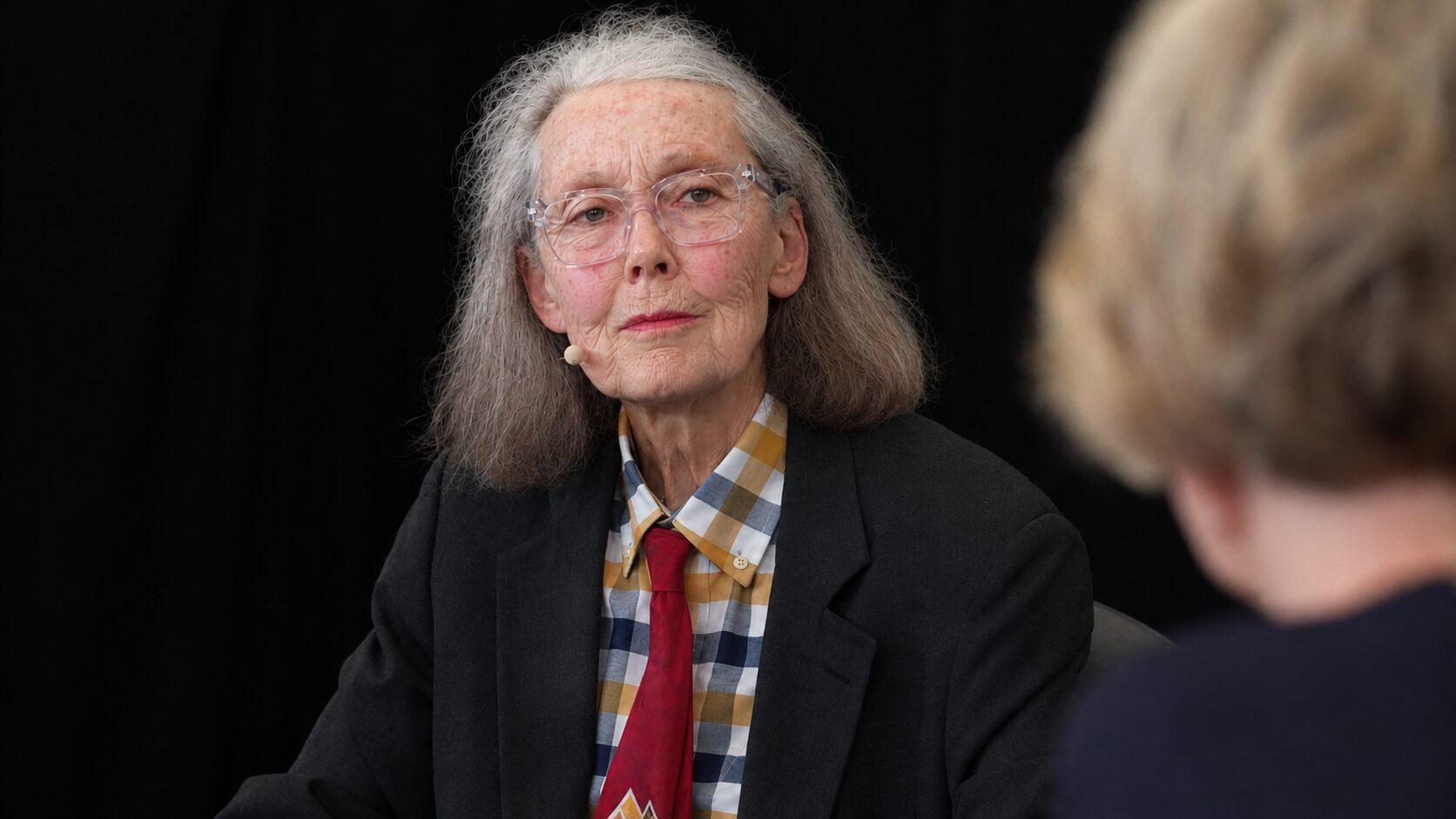 Dez anos depois de Bob Dylan, Anne Carson vence o Nobel de Literatura