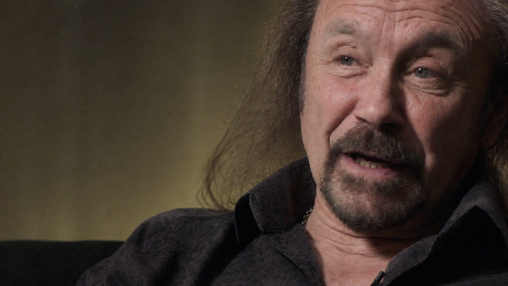 Ian Hill, o único em todas as formações do Judas Priest, se aposenta