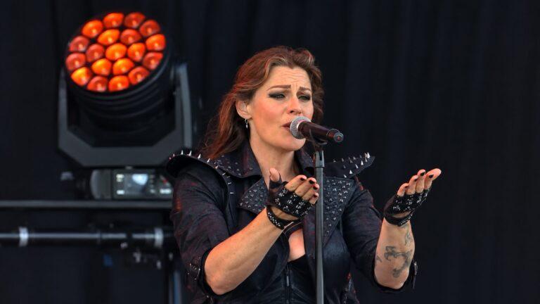Floor Jansen não é mais vocalista do Nightwish