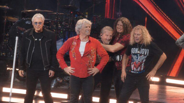 Jon Bon Jovi diz que a voz está “fenomenal” após quatro anos de recuperação