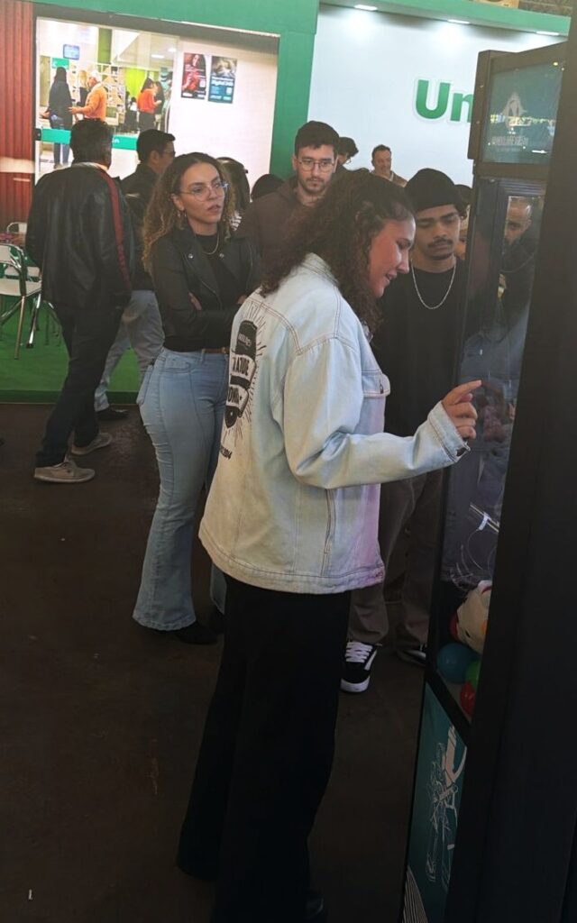 100526