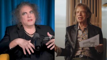 Robert Smith do The Cure em estúdio durante colaboração com os Rolling Stones no álbum Foreign Tongues