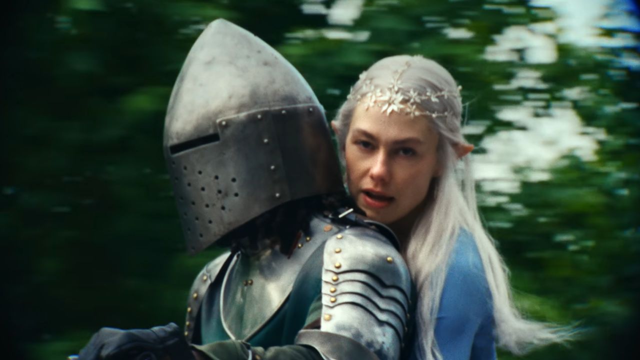 Phoebe Bridgers anuncia detalhes do álbum Lost Weekend, previsto para lançamento em agosto.