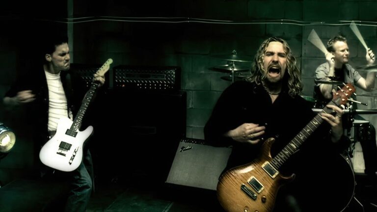 Integrantes do Nickelback em foto promocional do álbum Everything Under The Sun.