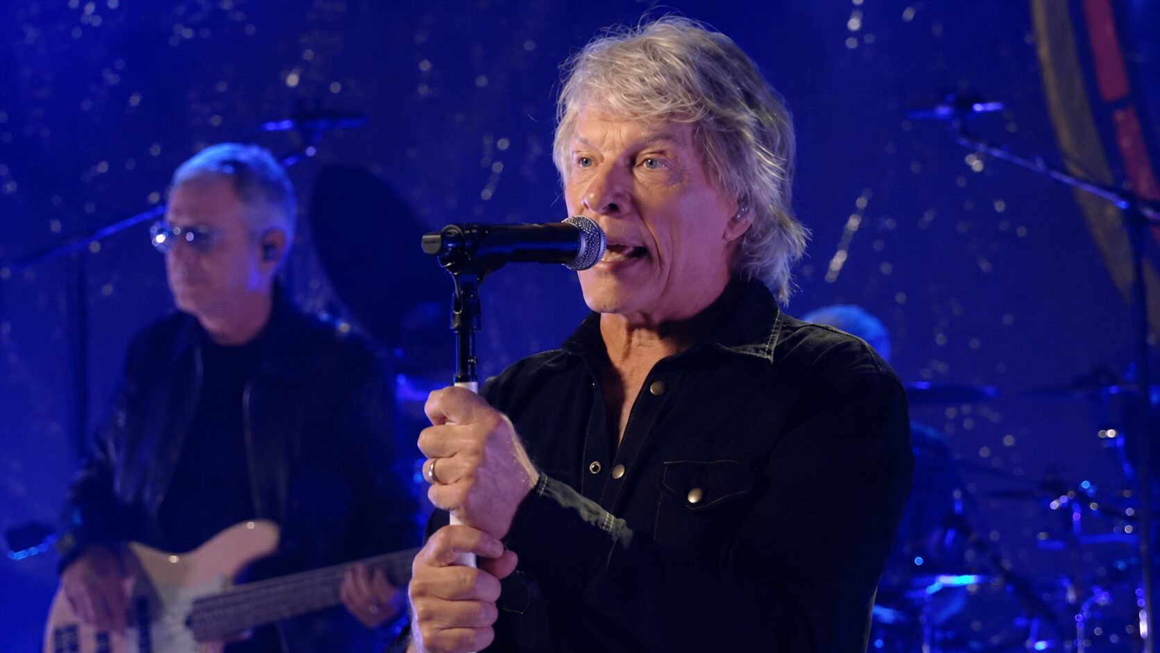 Jon Bon Jovi durante apresentação da turnê Forever, que reacendeu rumores sobre uma possível volta do Bon Jovi ao Brasil em 2027.