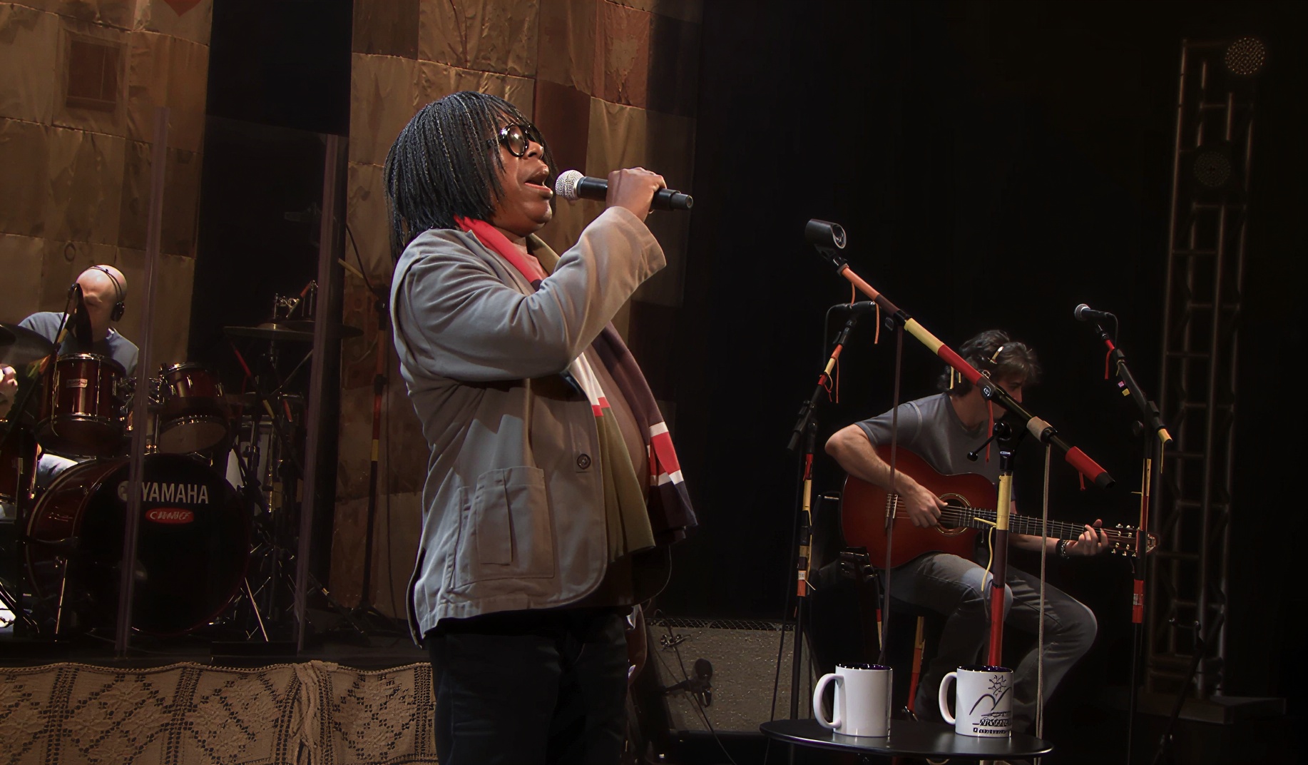 Milton Nascimento durante apresentação; cantor foi internado para tratar um quadro de pneumonia e apresenta quadro estável.