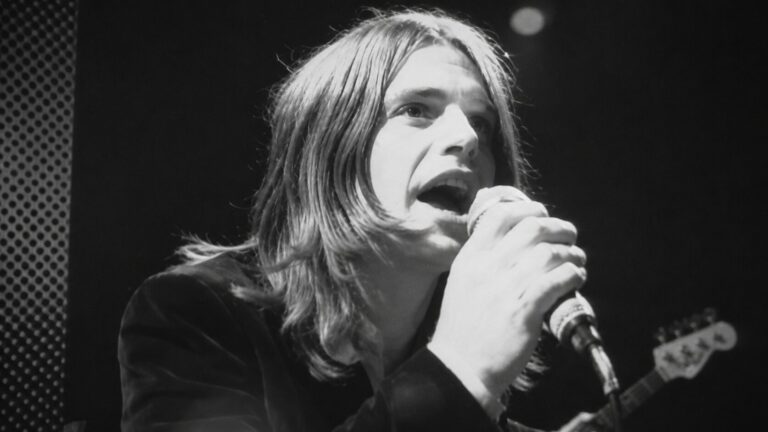 Ozzy Osbourne durante apresentação em Birmingham, cidade que realiza o primeiro Ozzy Day um ano após a morte do cantor.