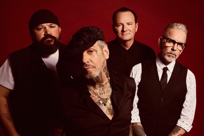 Mike Ness e o Social Distortion em foto promocional da turnê latino-americana de Born to Kill, que passa por São Paulo e Curitiba em novembro de 2026.