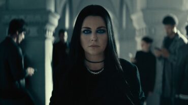 Amy Lee em cena do videoclipe do Evanescence durante a divulgação da turnê mundial que deve terminar na América do Sul em 2027.