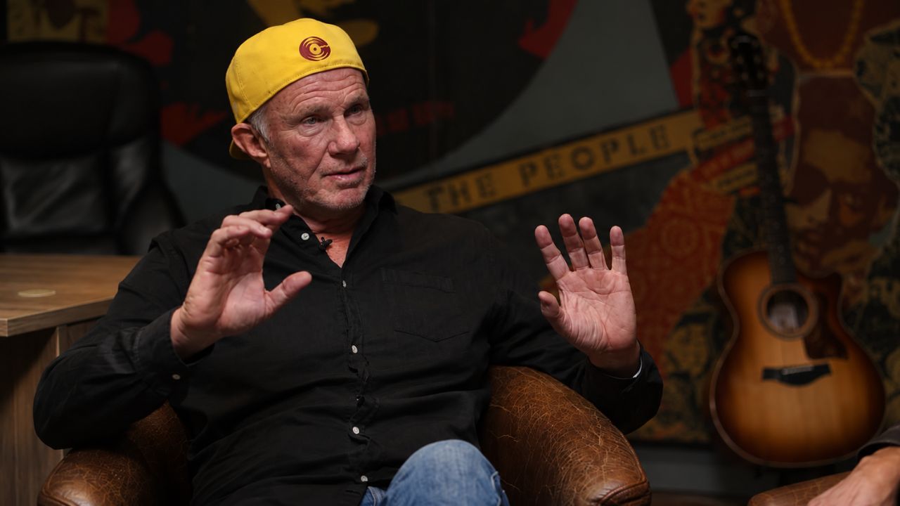 Chad Smith baterista do Red Hot Chili Peppers durante entrevista sobre o novo álbum da banda