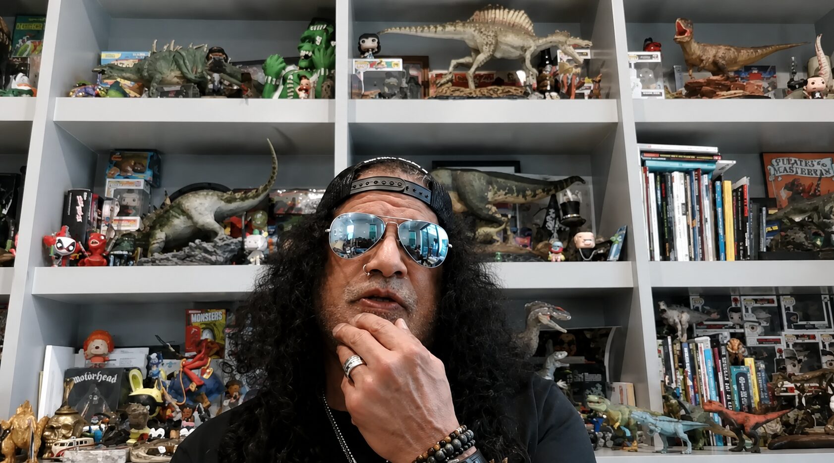 Slash durante apresentação ao vivo; guitarrista confirmou o lançamento do novo álbum do Slash Featuring Myles Kennedy & The Conspirators para fevereiro de 2027.