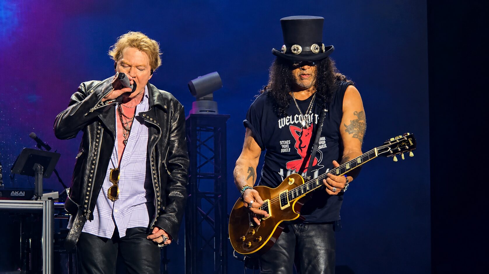 Slash durante entrevista em que confirmou que o novo álbum do Guns N' Roses está cada vez mais próximo.