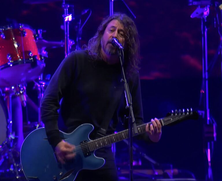 Dave Grohl durante apresentação do Foo Fighters, banda que anunciou quatro shows na América do Sul em 2027.