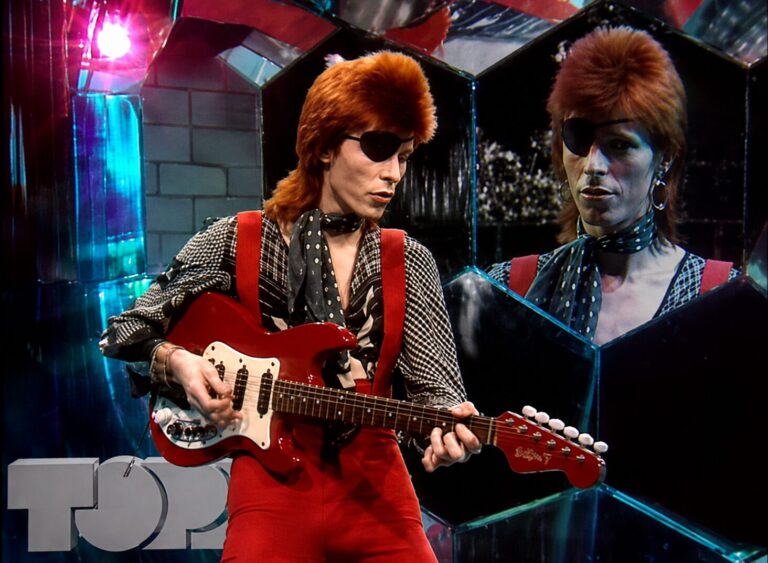 David Bowie durante a fase glam rock que marcou a criação de “Rebel Rebel”