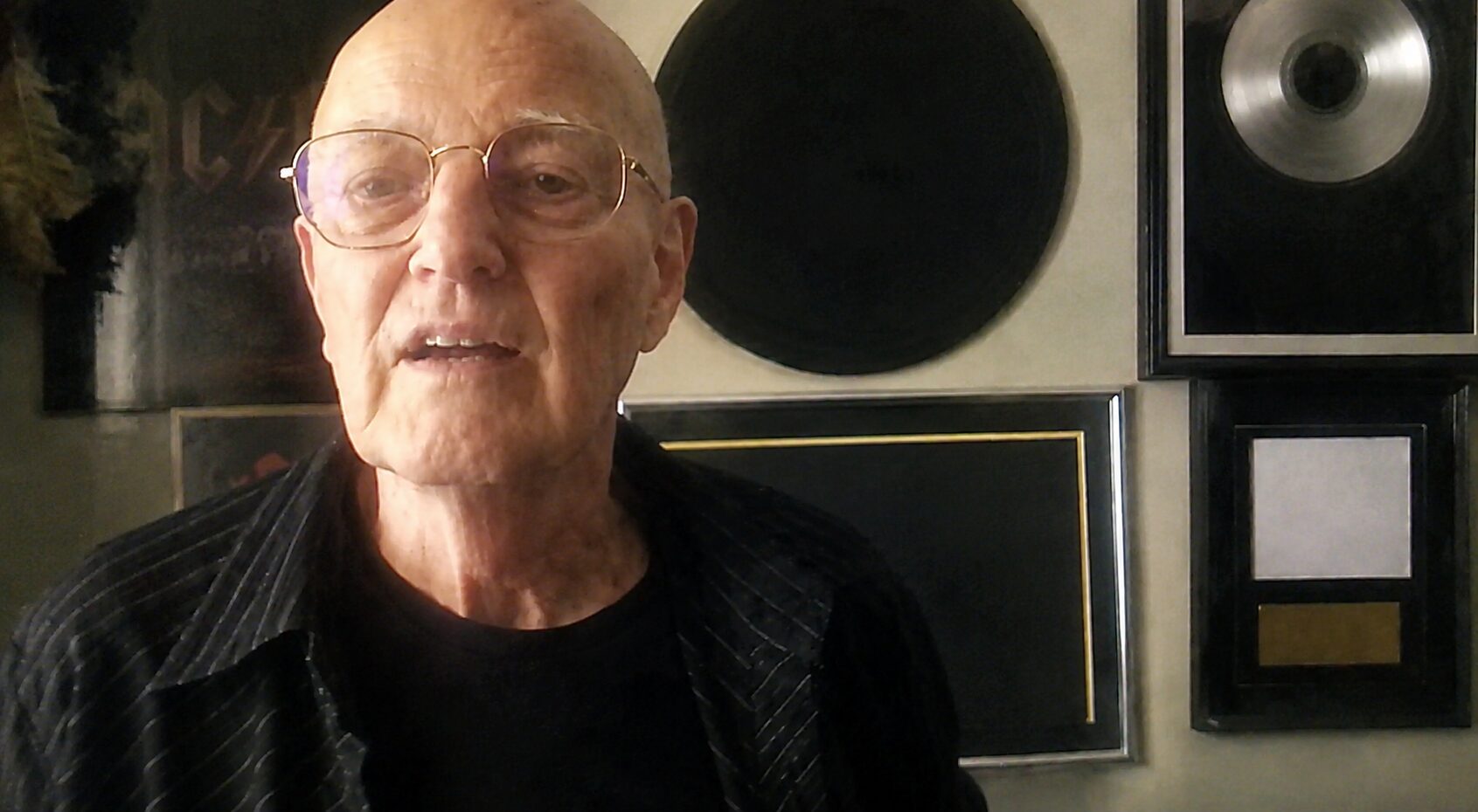 Chris Slade se aposenta aos 79 anos após sequelas de AVC
