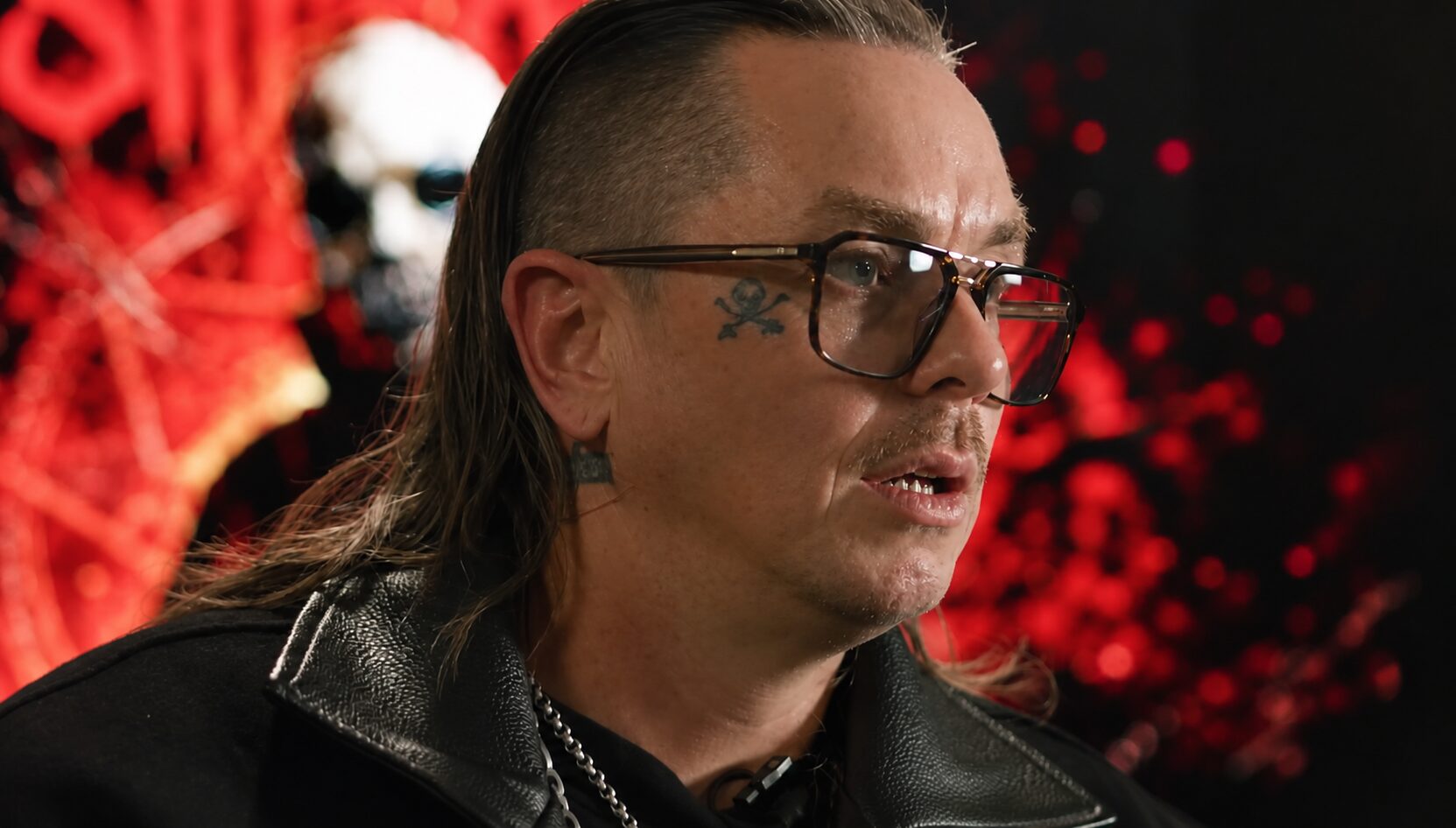Sid Wilson fazendo mixagem em vitrola após saída do Slipknot