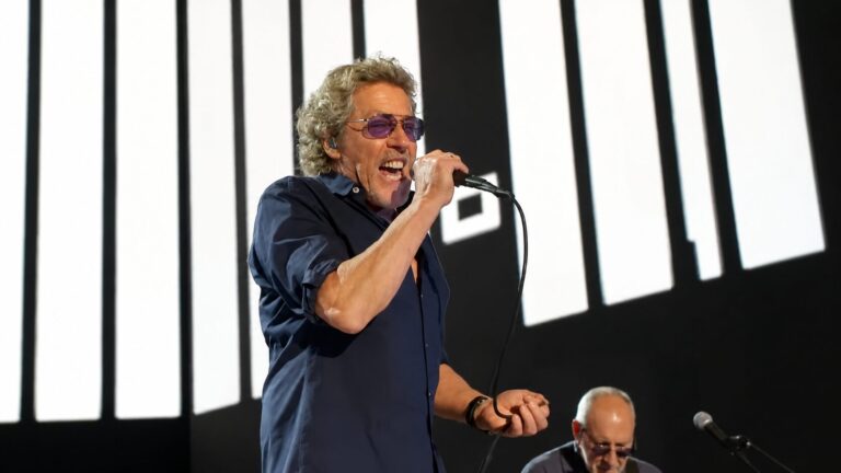 Roger Daltrey e Zak Starkey durante apresentação do The Who